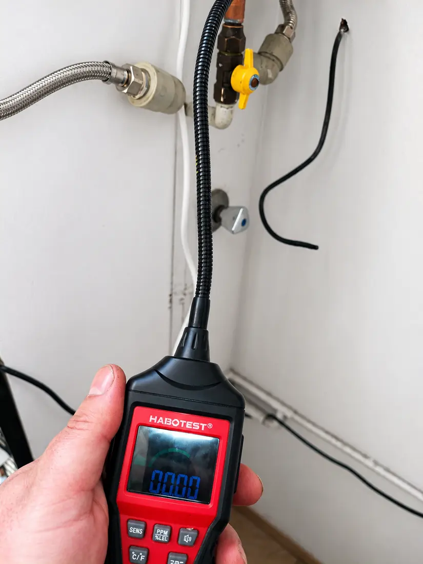 Comprobación de fugas en instalación de gas